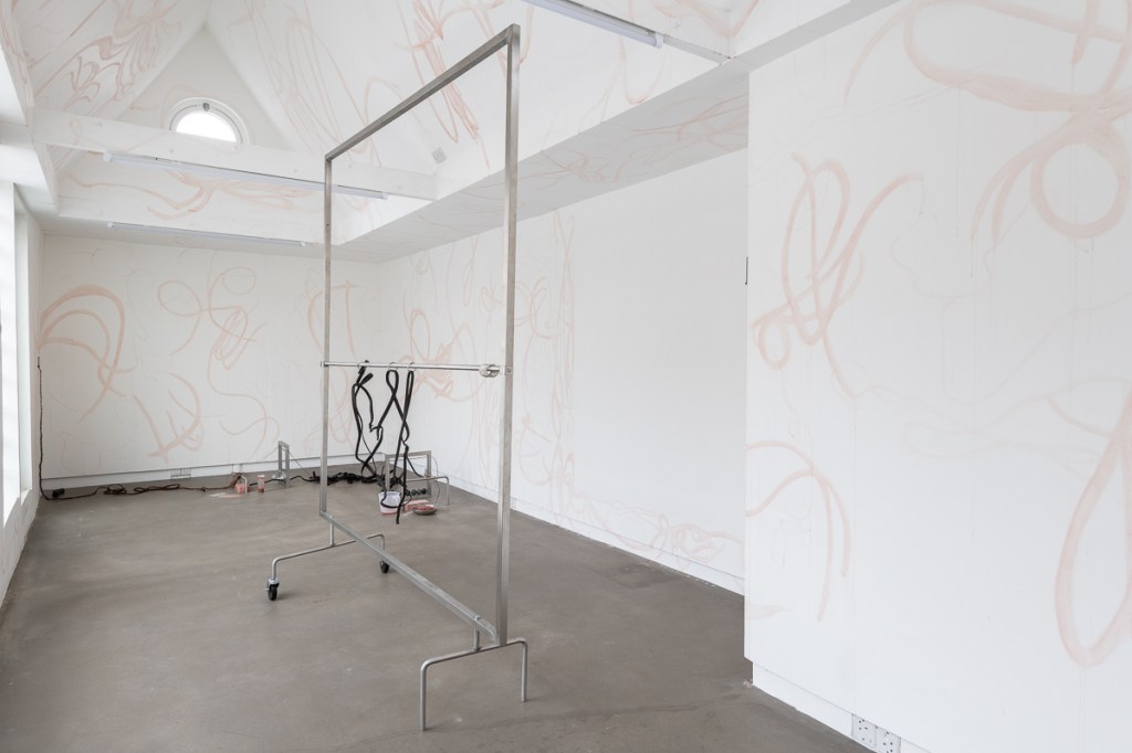 This image has an empty alt attribute; its file name is dsc2868lr.jpg